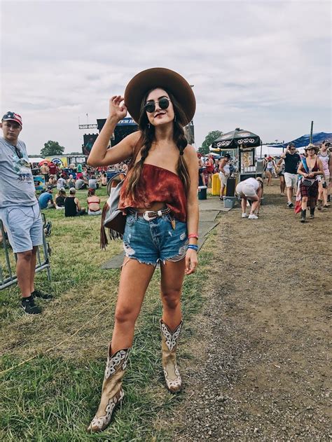 outfit con botas vaqueras